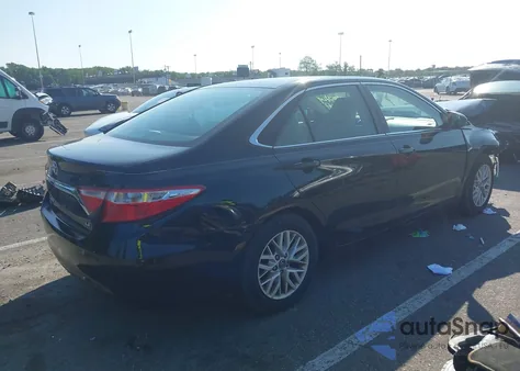 2016 Toyota Camry Le/Xle/Se/Xse z USA, uszkodzony, nr VIN 4T4BF1FK1GR567439